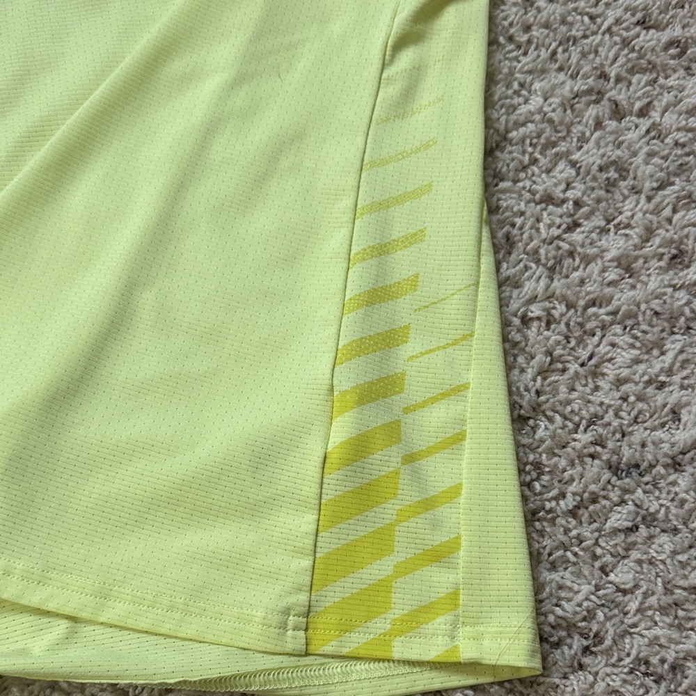 2 Gymshark Tanks, Firefly Green and White, M - Picture 9 of 14